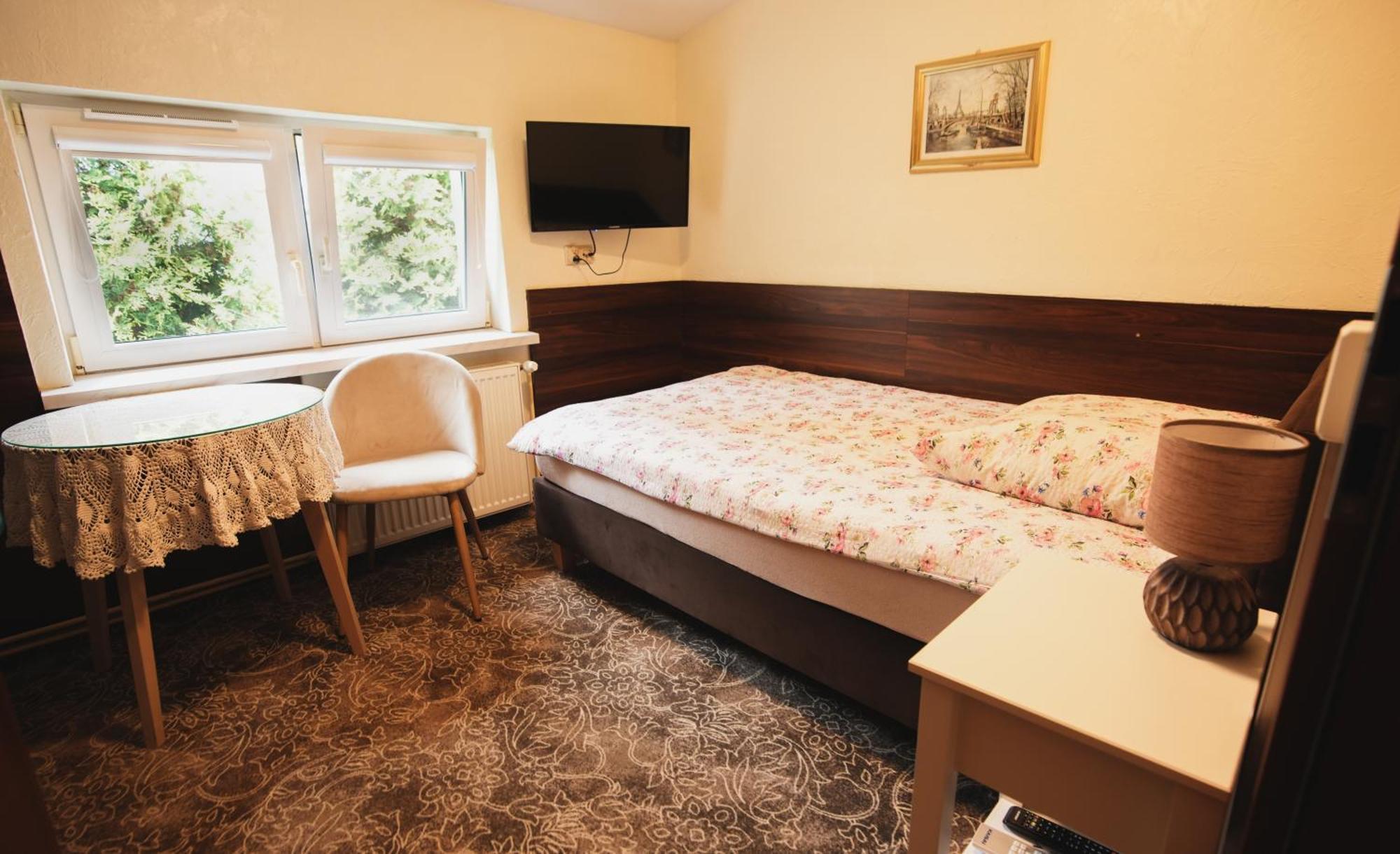 Noclegi Hostel *